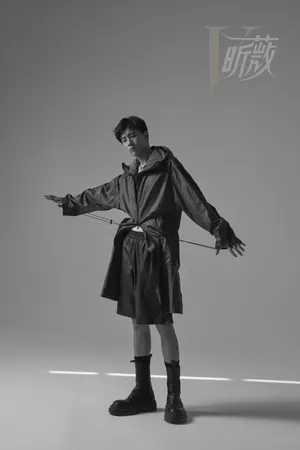 晏紫东黑白格调大片写真图片_3