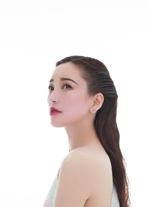 金莎湿发人鱼造型写真图片