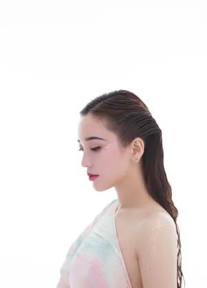 金莎湿发人鱼造型写真图片_5