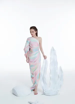 金莎湿发人鱼造型写真图片_6