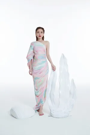 金莎湿发人鱼造型写真图片_7