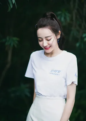 迪丽热巴白裙清新写真图片_3