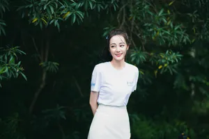 迪丽热巴白裙清新写真图片_4