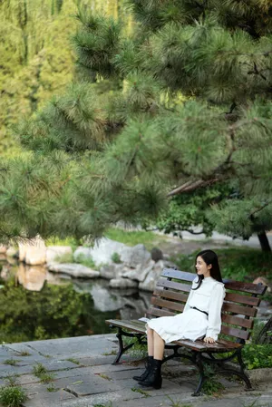 赵今麦清新白裙优雅写真图片_3