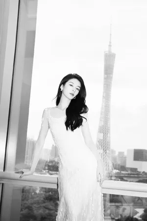 傅菁白色长裙优雅写真图片_2