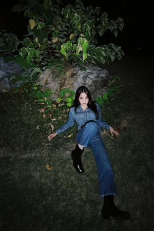 欧阳娜娜初秋牛仔服魅力性感写真_5