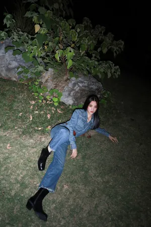 欧阳娜娜初秋牛仔服魅力性感写真_7