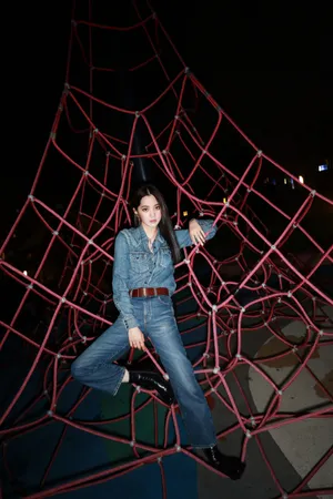 欧阳娜娜初秋牛仔服魅力性感写真_8