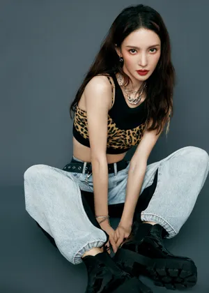 金晨酷飒性感写真图片