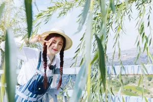 虞书欣牛仔背带裤麻花辫文艺清新美照图片_6