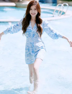 赵露思蓝天白云裙甜美写真图片_6