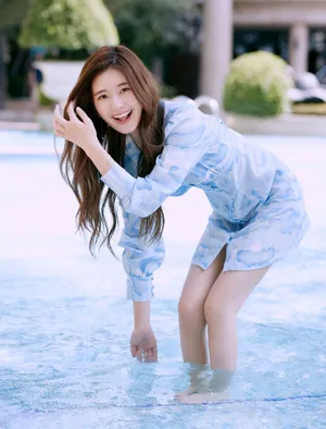赵露思蓝天白云裙甜美写真图片_7