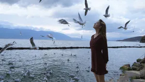 陈瑶黑裙甜美海边写真图片_4