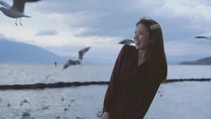 陈瑶黑裙甜美海边写真图片_5