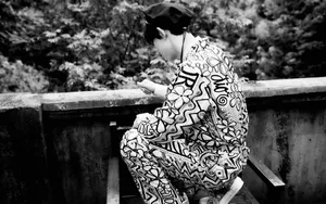 郭俊辰黑白印花套装帅气图片写真