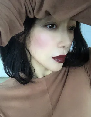 陈紫函摩登复古自拍图片