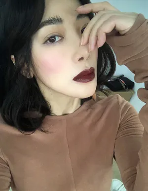 陈紫函摩登复古自拍图片_2