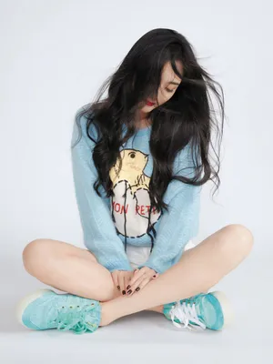 杨幂蓝色毛衣甜美生日写真图片_5