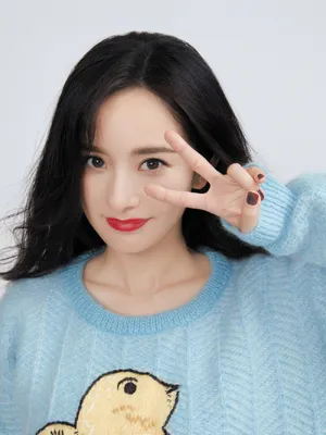 杨幂蓝色毛衣甜美生日写真图片_15