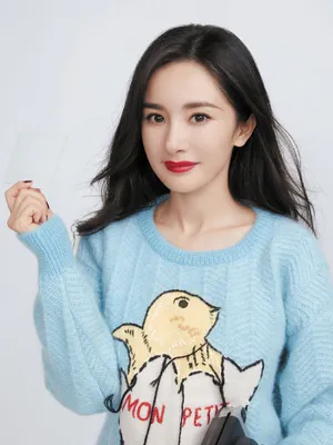 杨幂蓝色毛衣甜美生日写真图片_18