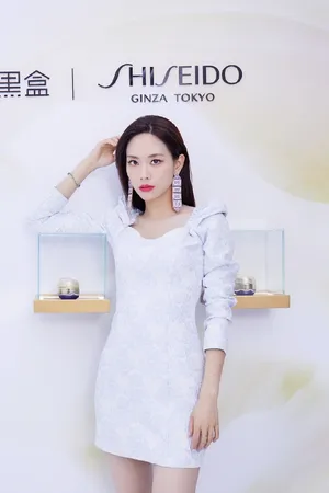 王霏霏白裙性感靓丽活动图片_4