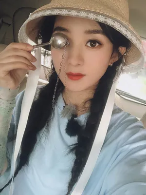 赵丽颖麻花辫造型自拍照图片_7