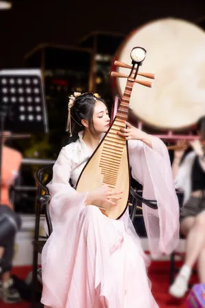 周洁琼古风甜美浪漫写真图片_9