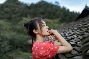 袁姗姗波点裙乡村写真图片_2