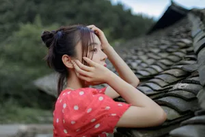 袁姗姗波点裙乡村写真图片_7