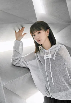 王鹤润网纱装甜美写真图片_1