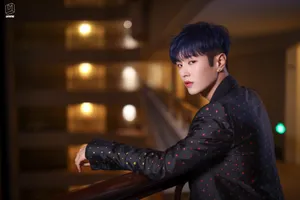 李汶翰蓝发星光造型写真图片_4