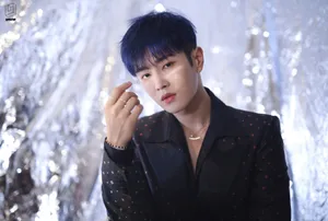 李汶翰蓝发星光造型写真图片_8