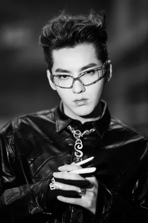吴亦凡酷黑夹克写真图片