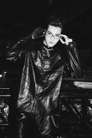 吴亦凡酷黑夹克写真图片_8