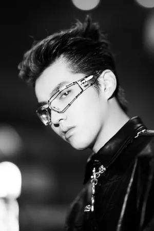 吴亦凡酷黑夹克写真图片_10