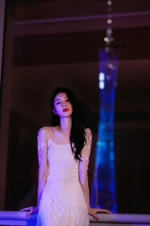 傅菁夜色意境摩登大片写真图片_5