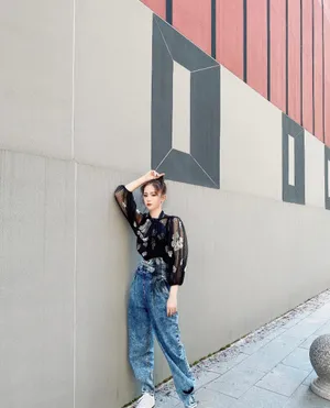徐紫茵丸子头甜美俏皮图片_4