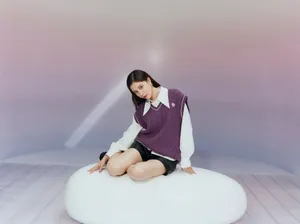 宋妍霏紫色灵动写真图片_2