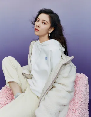 宋妍霏紫色灵动写真图片_6