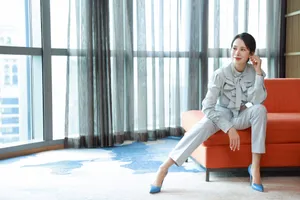 海清天蓝色套装性感图片写真_5