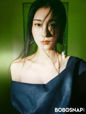 张碧晨性感光影写真图片_3