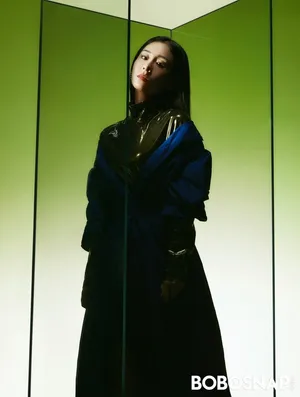 张碧晨性感光影写真图片_11