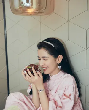 哈妮克孜粉裙甜美写真图片_2