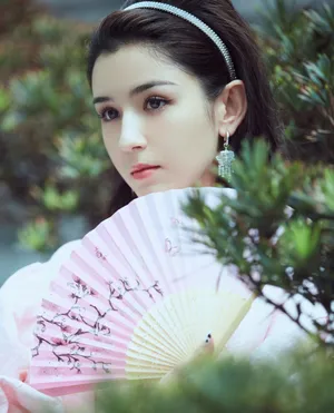 哈妮克孜粉裙甜美写真图片_3