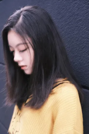 赵今麦毛衣秋装雨中写真图片