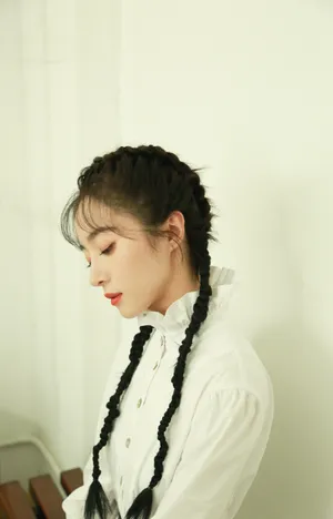 胡冰卿长辫婀娜白裙写真图片_4