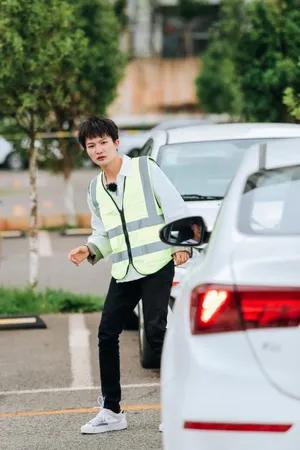 周深《新手驾到》剧照图片