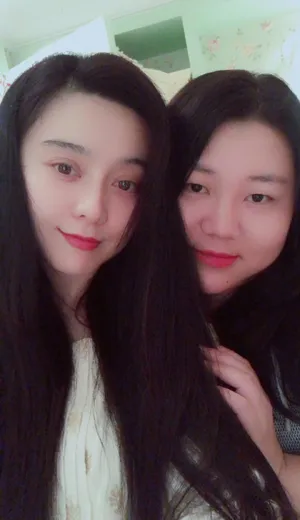 杨天真范冰冰合照庆生亲密无间自拍图片_1