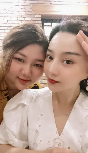 杨天真范冰冰合照庆生亲密无间自拍图片_1