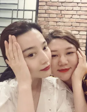 杨天真范冰冰合照庆生亲密无间自拍图片_2